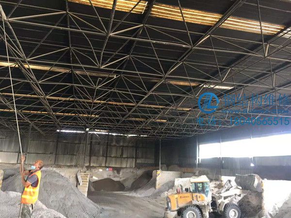 武漢中建商砼攪拌站料棚網架桿件屋面更換(圖1) 武漢中建商砼攪拌站料棚網架桿件屋面更換(圖1)